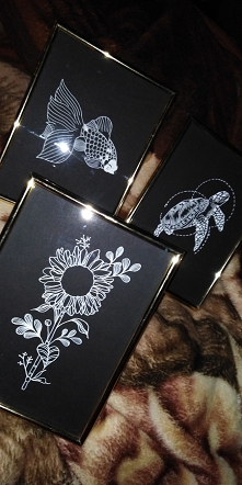 sprzedam zestaw trzech rysunków wraz z ramkami :) link do vinted w komentarzu