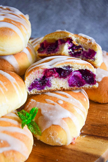 Drożdżówki z borówkami a la jagodzianki z erytrolem. Przepis po kliknięciu w zdjęcie.