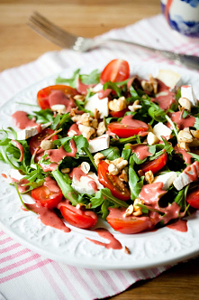 Sałatka z rukolą, serem ple...