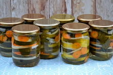 Wspaniały pomysł na cukinię! Sałatka cioci Ali, ona zawsze podrzuci jakiś super przepis :) Cukinia w tym wydaniu smakuje rewelacyjnie.