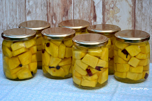 Niesamowicie pyszna, lekko chrupiąca dynia. Sprawdzi się znakomicie jako dodatek do dań z grilla, mięs pieczonych, a nawet kanapek.