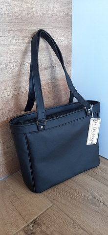 #klasyczna #torebka #czarna #skóra #ekoskóra #betiboobags #przegroda #zamek #torbanaramię #betiboobags #handmade