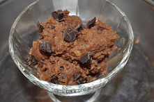 Pyszny czekoladowo - fasolowo - białkowy deser w pucharku.