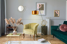 Czarna lampa stojąca z wysięgnikiem BARI MIRROR to model wyposażony w przeguby, które zapewniają możliwość nakierowania wiązki światła na konkretną przestrzeń, którą aktualnie p...