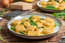 Dyniowe gnocchi z masłem szałwiowym