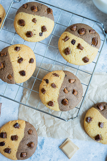 Ciasteczka z kawałkami czekolady (dwukolorowe) #kuchnia #przepisy #ciasteczka