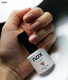 Troszkę brązu jesienią nie zaszkodzi, szczególnie jeżeli wybierzemy tak piękny odcień jak Kawa na Ławę! A Wy z jakich kolorków korzystacie jesienią? ☕