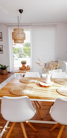 Białe żaluzje drewniane 50mm u naszej Klientki, Pani Agnieszki :)
Żaluzje są piękną i praktyczną dekoracją nad drzwiami przesuwnymi.

Jeśli szukasz żaluzji, zajrzyj na NASZE DOM...