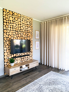 Beżowe zasłony na złotych k...