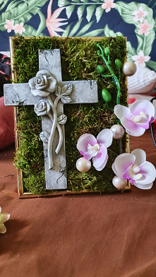 #ramka #mech #krzyz #storczyk #na #cmentarz /// wykonałam ramkę z prawdziwego mchu na cmentarz