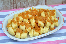 Zawsze wychodzą miękkie i smaczne. Można je podawać na słodko z bułką tartą lub na słono, okraszone duszoną cebulką. W każdej wersji przepyszne!