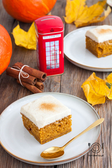 Orkiszowe ciastka ze świeżą żurawiną i kawałkami białej czekolady