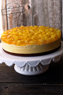 Gotowany sernik kajmakowy z gruszkami