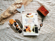 "Zapomniany pamiętnik" - Janusz Muzyczyszyn

 

Przeszłość jest jak drzazga w relacji matki i córki.