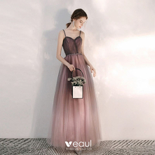 Eleganckie Fioletowe Gradient-Kolorów Taniec Sukienki Na Bal 2021 Princessa Spaghetti Pasy Bez Rękawów Frezowanie Szarfa Długie Wzburzyć Bez Pleców Sukienki Wizytowe