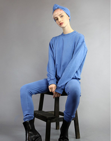 Komplety dresowe damskie - zapraszamy na naszą strone. Dostępne są rówżne kolory oraz rozmiary. Zapraszamy