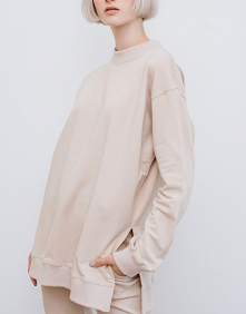 Bluzy klasyczne lub dłuższe z rozcięciem - zapraszamy na strone modish.pl