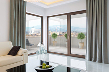 Jaki kolor okien wybrać do swojego domu czy też mieszkania? Propozycji i rozwiązań jest wiele! Przeczytaj zatem nasz krótki poradnik w formie blogposta!