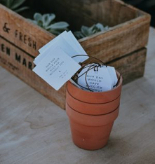 Ślubne przygotowania moga pochłonac wiele czasu i energii, dlatego też szuykaj inspiracji w sieci i ułatw sobie zadanie! Sprawdź jakie prezenty dla gości ślubnych proponujemy!