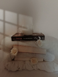 Zapraszamy na rozdanie na Instagram sisters_as_books do wygrania książka "Na krawędzi nocy" :)