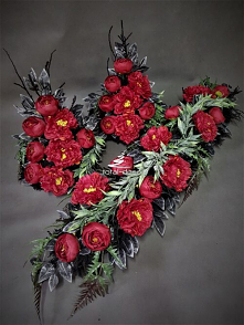 Zestaw dekoracji na cmentarz z czerwonych kwiatów od totaldeco.pl