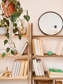 Pokój dzienny urządzony z dekoracjami od NASZE DOMOWE PIELESZE
- drabinki dekoracyjne - regały

Zajrzyj na -->> NASZE DOMOWE PIELESZE