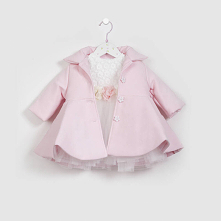 Jak ubrać swoją córkę na chrzest czy inną, ważną okazję? Postaw na produkty ze sklepu online Stylowy Chrzest takie jak różowy płaszczyk do chrztu.