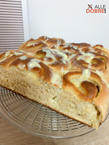 Ciasto drożdżowe z budyniem i jabłkiem