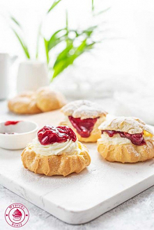 Ptysie z kremem i owocami | Przepisy | Wypieki Beaty