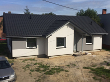 Czym charakteryzują się domy z kolekcji bungalow fix? To propozycje domów parterowych o stosunkowo małym metrażu. Sprawdź realizacje Ibudhaus w tym zakresie.