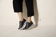 Jak nosić sneakersy damskie, do jakich rzeczy pasują?