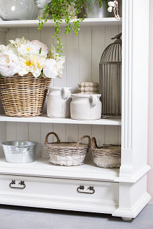 Drewniany biały regał w stylu rustykalnym.
#regał #books #meble #salon #office #Wnętrze #Stylizacja #Beautiful  #Wystrójwnętrz #Rękodzieło #Dom