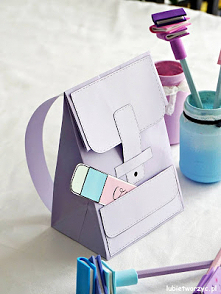 Tutorial ukazujący sposób wykonania torebki prezentowej w kształcie plecaka