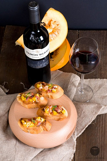 Pomysły na to jakie przekąski na spotkanie z przyjaciółmi zaserwować znajdziesz oczywiście w sieci! Warto zaglądnąć na przykład na stronę bloga Wszib!