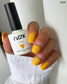 3811 Bursztynowa Komnata, to lakier, który idealnie wpisuje się w stylizacje wybierane u schyłku lata. Spójrzcie jak pięknie prezentuje się zarówno w formie błyszczącej, jak i m...