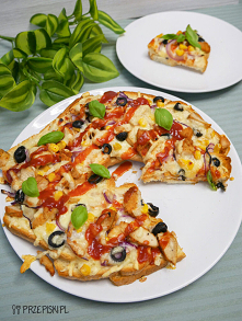 Okrągła pizza na chlebie tostowym