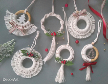 takie makramowe dekoracje ostatnio wyplotłam ;)