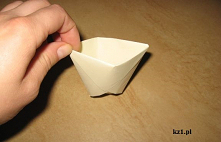 Szklanka papierowa wykonana metodą origami.