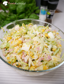 Sałatka ze świeżym ogórkiem