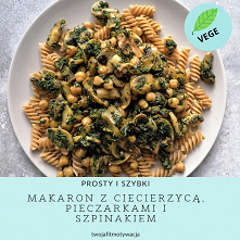 makaron z ciecierzycą , pieczarkami i szpinakiem.