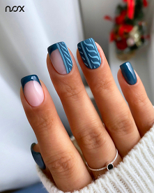 Rough Ocean to kolor, który świetnie łączy się ze wszelkiego rodzaju zdobieniami! Możecie wykorzystać go do zrobienia klasycznego frencha, sweterków lub... połączyć obydwie te o...