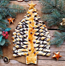 CHOINKA Z MAKIEM

składniki:

✔2 arkusze ciasta francuskiego
✔Jajko
Masa makowa:
✔200g mielonego maku
✔3 łyżki syropu klonowego
✔3 łyżki miodu
✔2 łyżki rodzynek
✔2 łyżki orzechó...