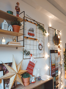 Ręcznie robione: półka ścienna Grażynka i złote organizery - tablice na ścianę.
Dodatki do wnętrz znajdziesz na Nasze Domowe Pielesze