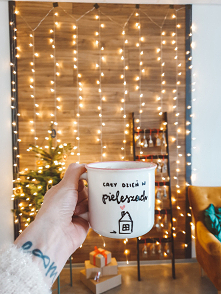 Ręcznie malowany, ceramiczny kubek Nasze Domowe Pielesze :)
Idealny świąteczny upominek