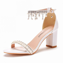 Seksowne Białe Buty Ślubne 2022 Perła Ślub Rhinestone Z Paskiem 7 cm Grubym Obcasie Peep Toe Sandały Wysokie Obcasy