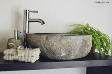 Kamień naturalny jest jednym z najtrwalszych materiałów, co gwarantuje Państwu wyjątkową odporność umywalki na uszkodzenia, temperaturę, a także zabrudzenia. Artykuł nowy, orygi...
