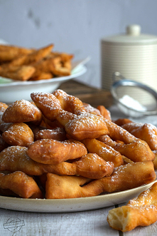 Faworki - puszyste i delikatne