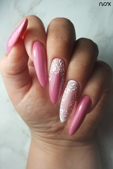 Venetian Kiss to propozycja dla kobiet, które lubują się w kolorach łączących w sobie dziewczęcość i elegancję w jednym! Jak Wam się podoba w takiej formie? 