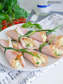 Roladki z szynki z chrzanem