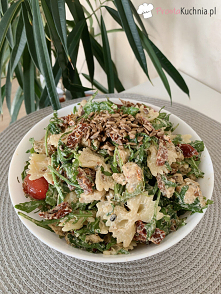 Sałatka z rukolą i prażonym słonecznikiem